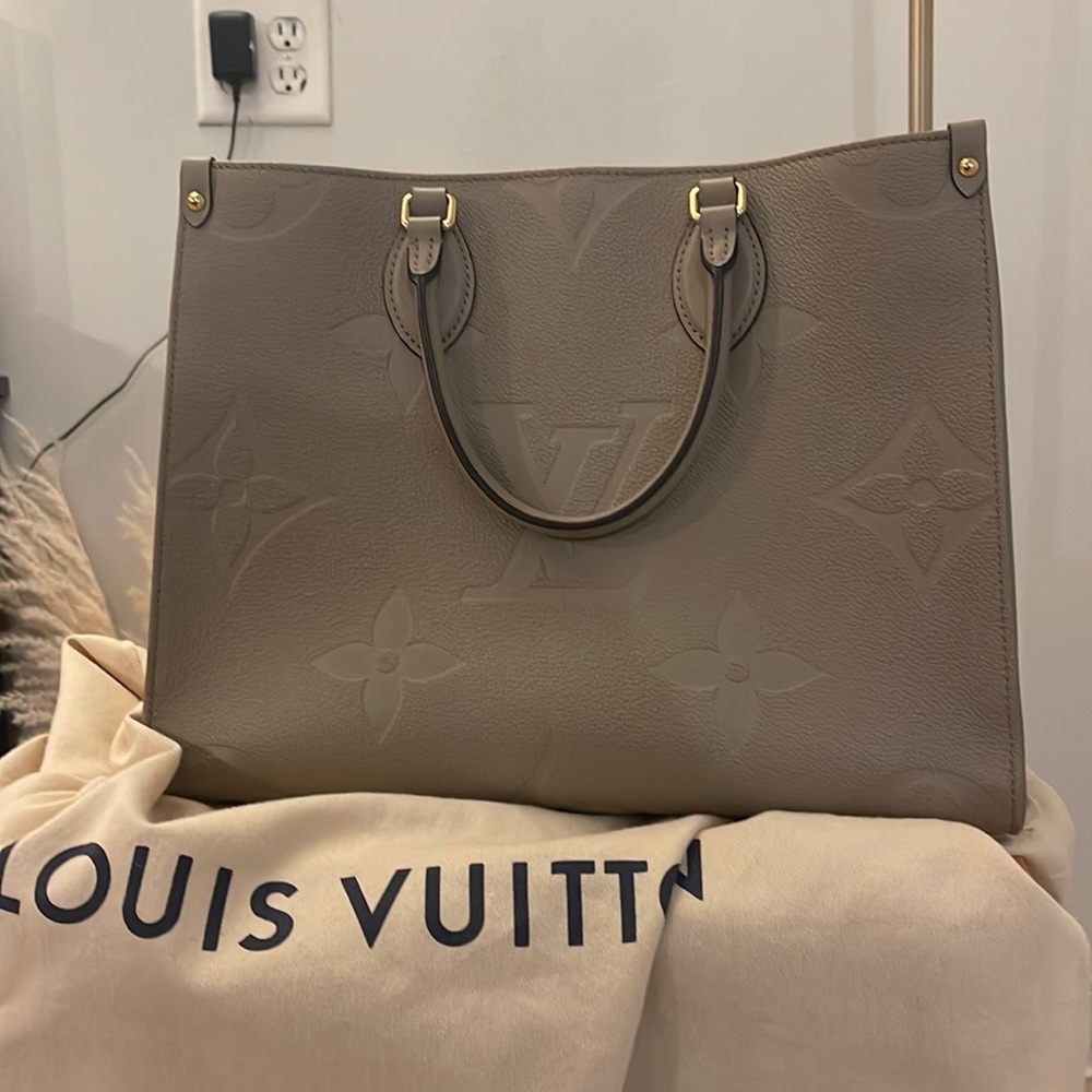 Louis Vuitton On The Go taupe shoulder/top handle bag/ MM